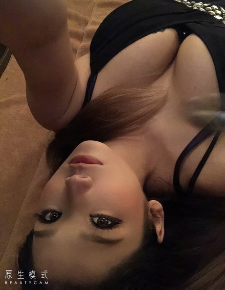 Nahá fotka uniklých OnlyFans od Erikamoka