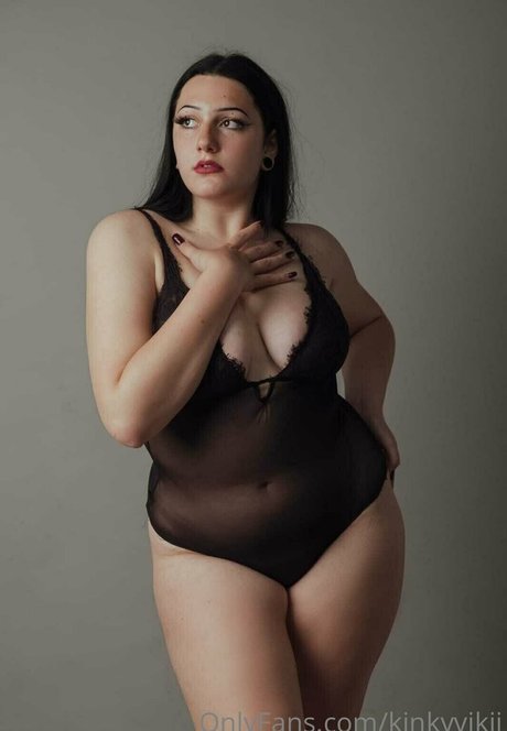 Nahá fotka uniklých OnlyFans od Kinkyvikii