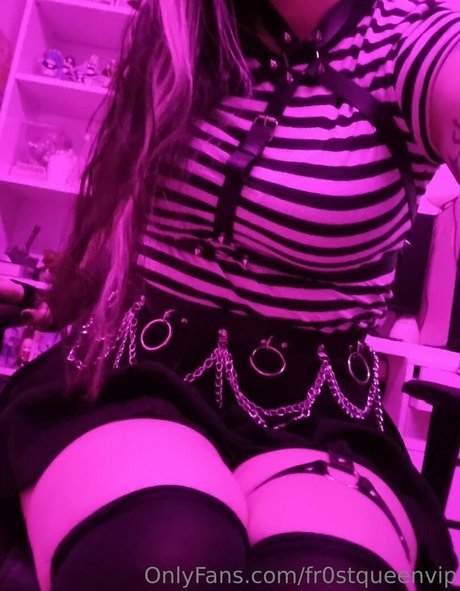 Nahá fotka uniklých OnlyFans od Fr0stqueenvip