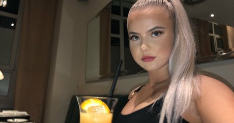 Nøgent lækket OnlyFans-billede af Ninanyhagen
