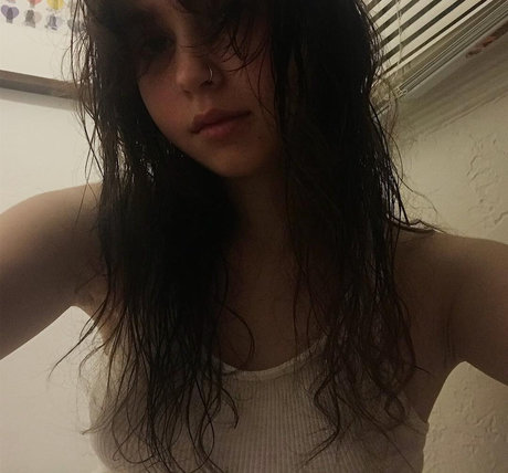 Nahá fotka uniklých OnlyFans od Clairo