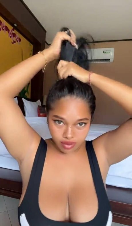 Curvymoanaaa