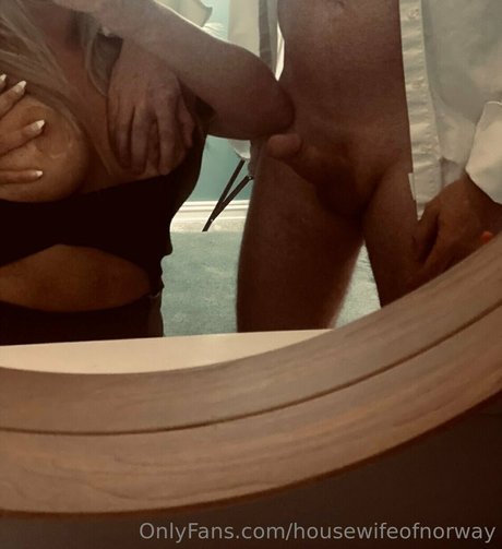 Naken läckt OnlyFans-bild av Housewifeofnorway