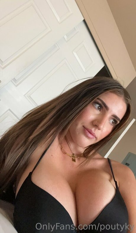 Alasti lekkinud OnlyFans-i pilt Kylee Powell