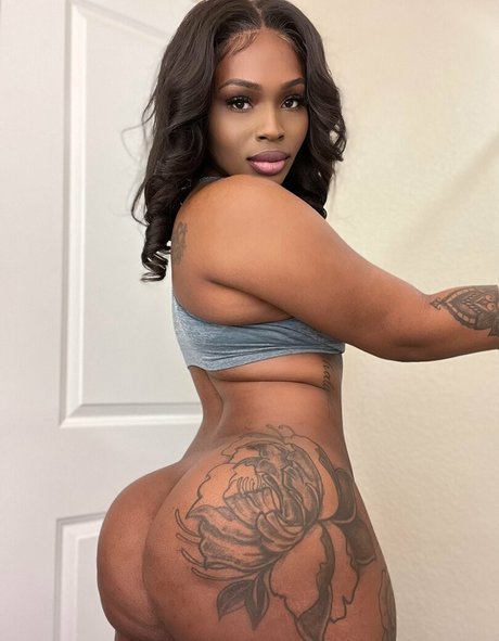 Naken läckt OnlyFans-bild av Binababyfree