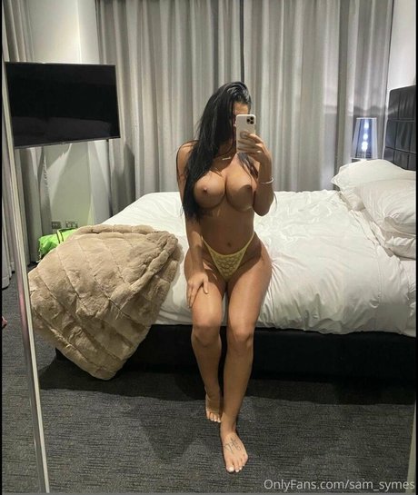 Nøgent lækket OnlyFans-billede af Samantha Symes