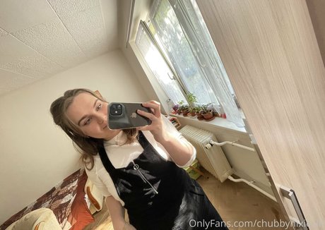 Chubbynixiesin  nude leaked OnlyFans photo