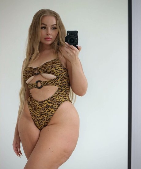 Naken lekkede OnlyFans-bilde av Emma Haggstrom