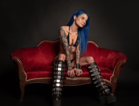 Naken läckt OnlyFans-bild av Justine Schiavone
