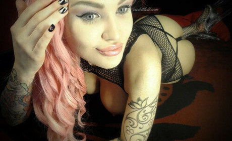 Nahá fotka uniklých OnlyFans od Violet Doll