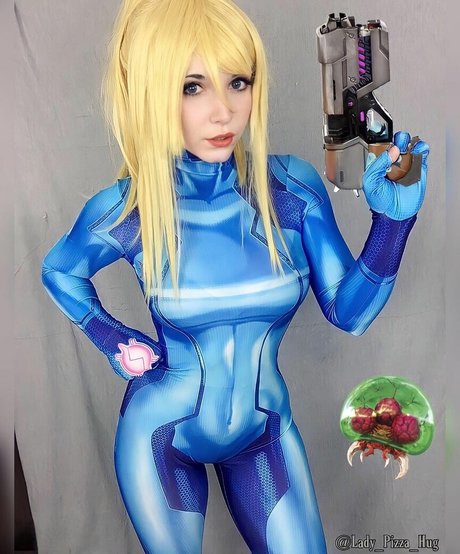 Lady_pizza_hug
