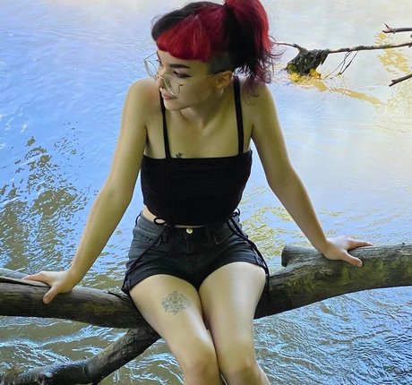 Naken lekkede OnlyFans-bilde av Ultravioletdarling