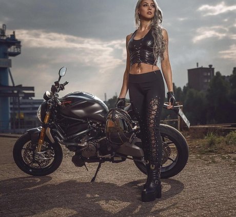 Nahá fotka uniklých OnlyFans od Farbenfuchs