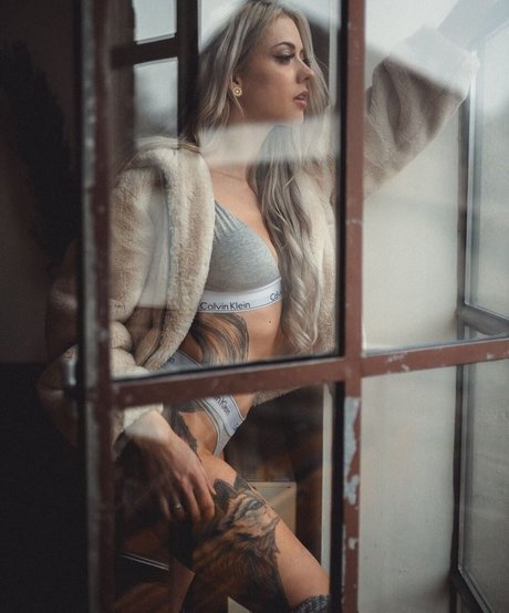 Nahá fotka uniklých OnlyFans od Farbenfuchs