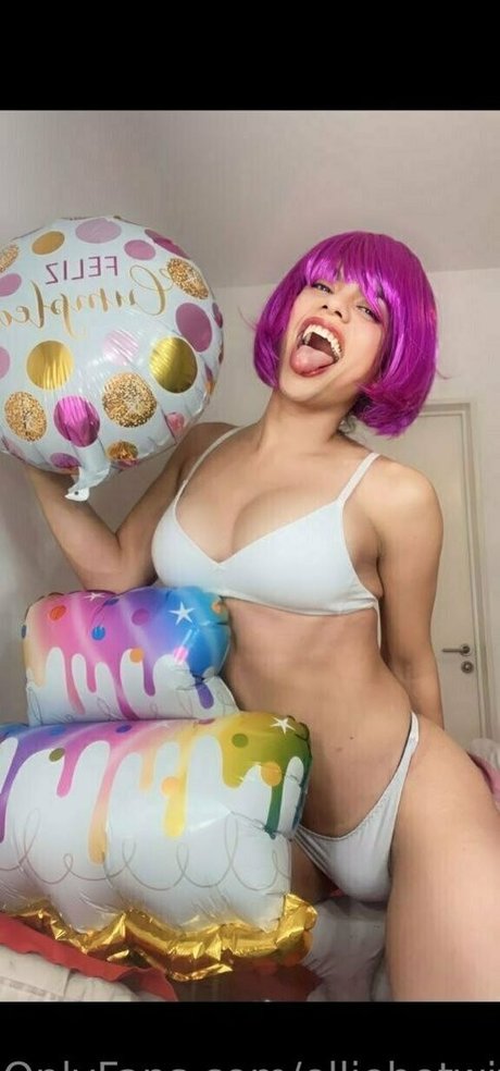 Elliehotwife