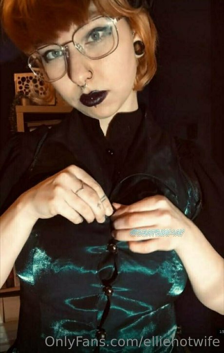 Elliehotwife