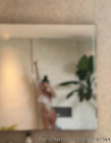 Naakte gelekte OnlyFans-foto van Izemmaniaa