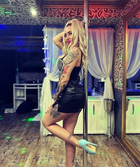 Naken läckt OnlyFans-bild av Aqueneisabell