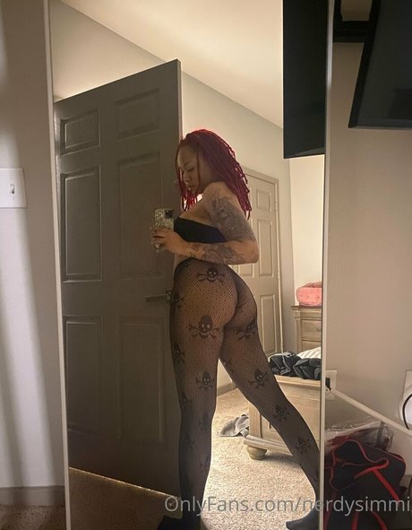 Nerdysimmi OnlyFans 유출 누드 사진