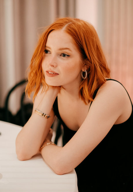 Ellie Bamber