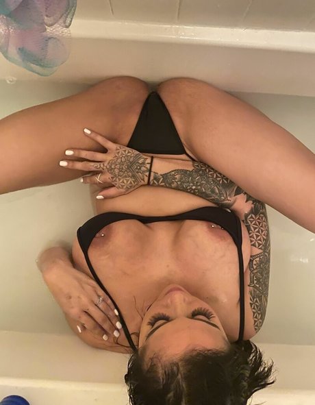 Alaston vuotanut OnlyFans-kuva Sophiaola