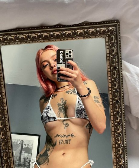 Nahá fotka uniklých OnlyFans od Drgsnddrnk