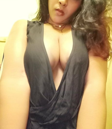 Alaston vuotanut OnlyFans-kuva Naughtyaunty