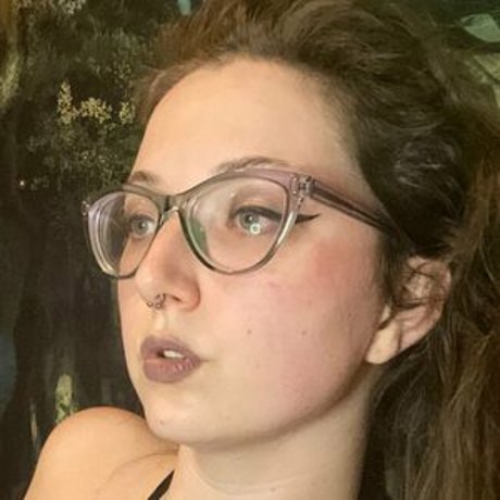 Naakte gelekte OnlyFans-foto van Mim Turner