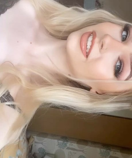 Alaston vuotanut OnlyFans-kuva Heyitzrachael