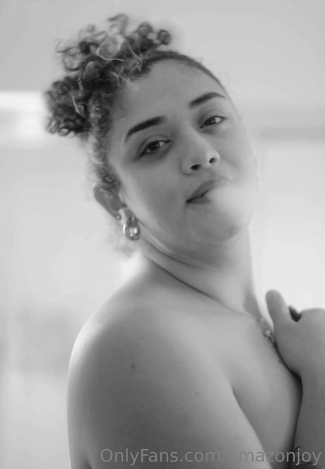 Nahá fotka uniklých OnlyFans od Amazonjoy