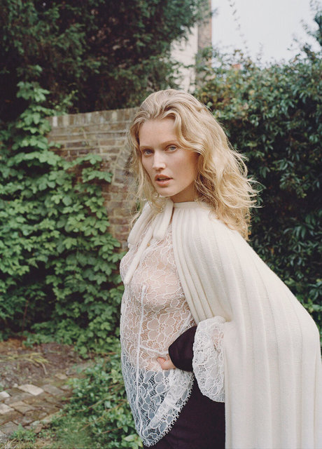 Naken läckt OnlyFans-bild av Toni Garrn