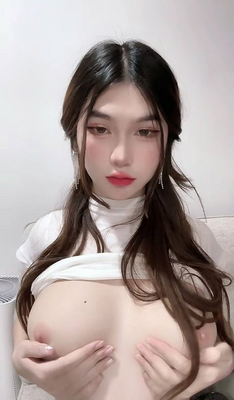 Naken läckt OnlyFans-bild av Kumyooah