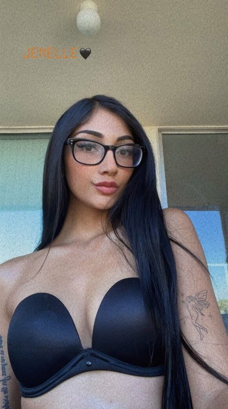 Nahá fotka uniklých OnlyFans od Jenelle Mathew