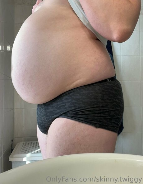 Naken lekkede OnlyFans-bilde av Skinnytwiggy