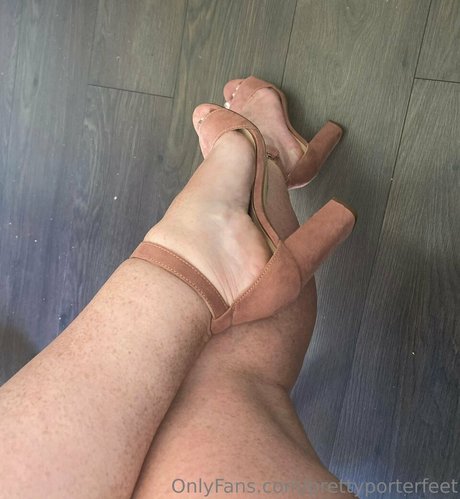 Alaston vuotanut OnlyFans-kuva Prettyporterfeet