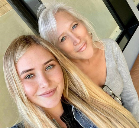 Suzieandhannahfree