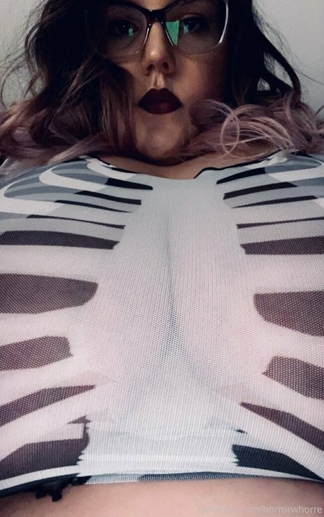 Alaston vuotanut OnlyFans-kuva Horrorwhorre