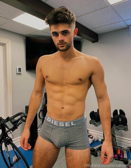 Naken lekkede OnlyFans-bilde av Nickandant