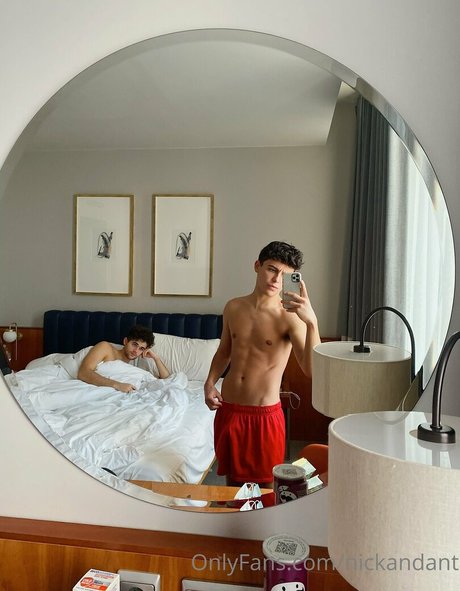 Naakte gelekte OnlyFans-foto van Nickandant