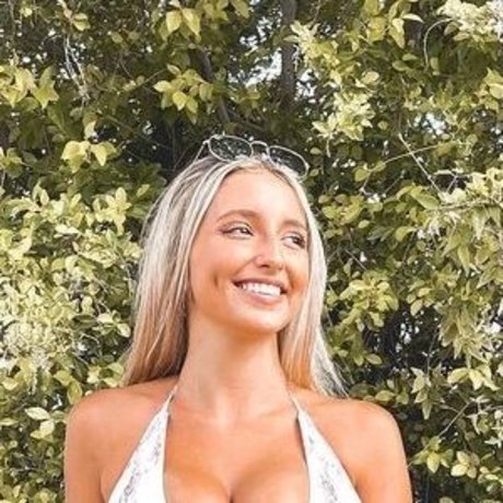 Обнаженная фотография утечки OnlyFans от Bustyana