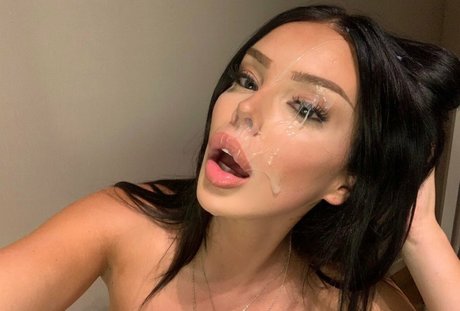 Обнаженная фотография утечки OnlyFans от Pariz Zianna