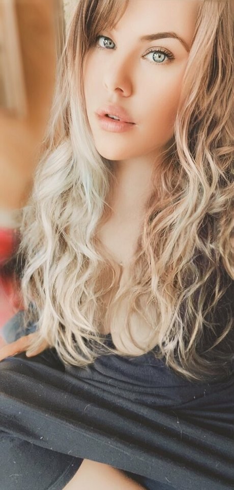Naken lekkede OnlyFans-bilde av Lexxiluxx