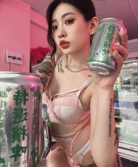 Nacktes geleaktes OnlyFans-Foto von Missmozzi