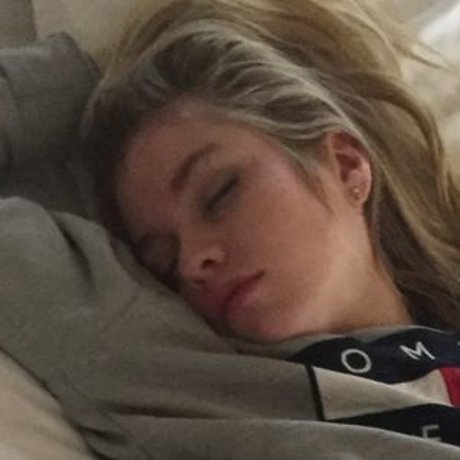 Foto di nudo di fuga di OnlyFans di Stella Maxwell