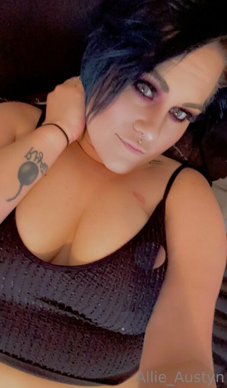 Naken läckt OnlyFans-bild av Allieaustyn