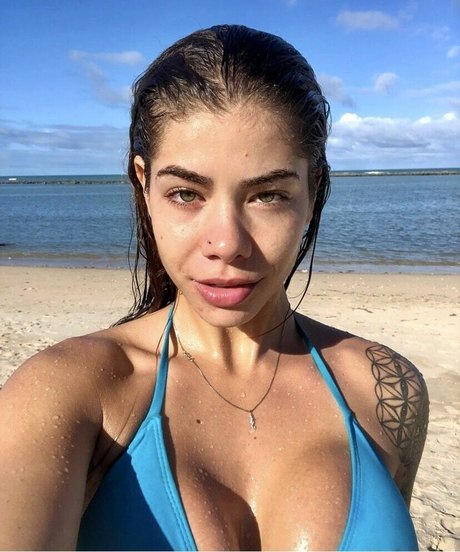 Naken läckt OnlyFans-bild av Thayna Lopes