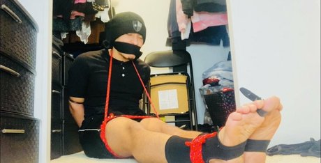 Naken lekkede OnlyFans-bilde av Mixedbondageboy