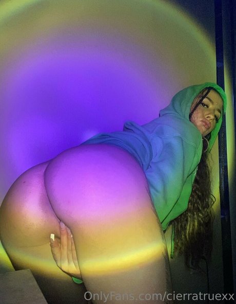 Nahá fotka uniklých OnlyFans od Cierratruexx