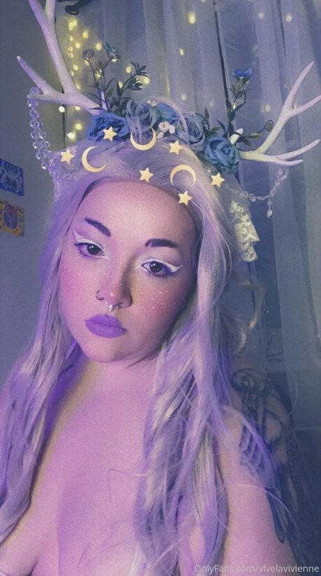 Naakte gelekte OnlyFans-foto van Vivelavivienne