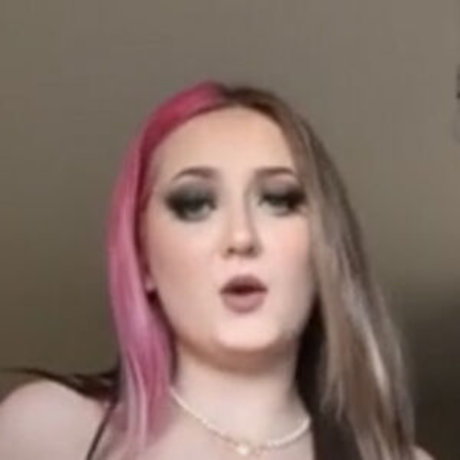 Naken läckt OnlyFans-bild av Scoopy Skye